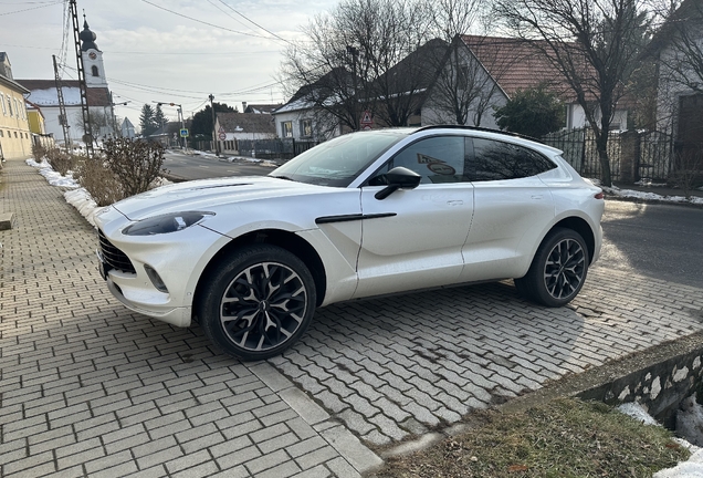 Aston Martin DBX