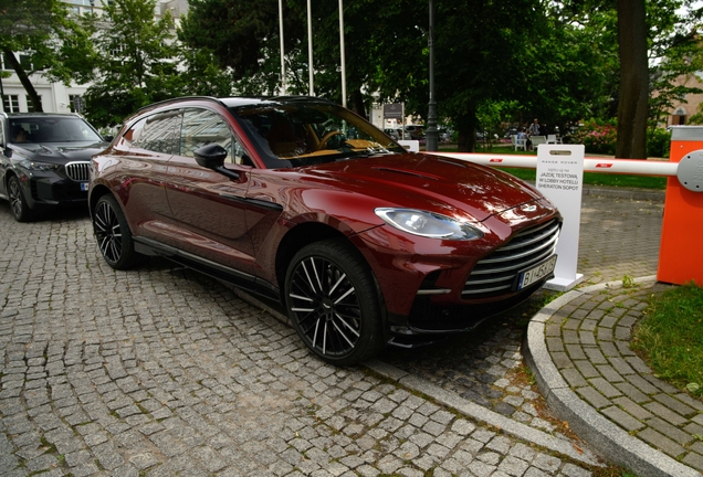 Aston Martin DBX707