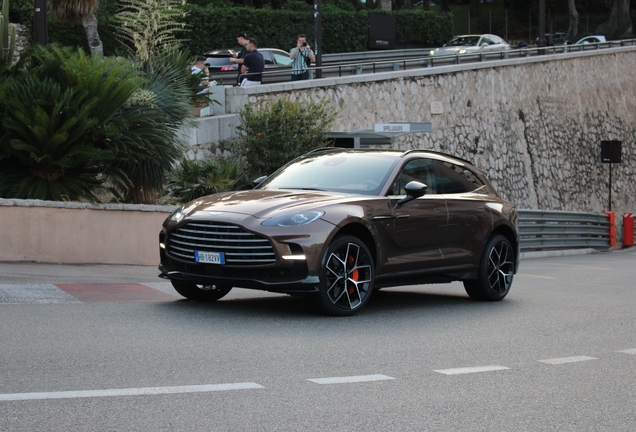 Aston Martin DBX707
