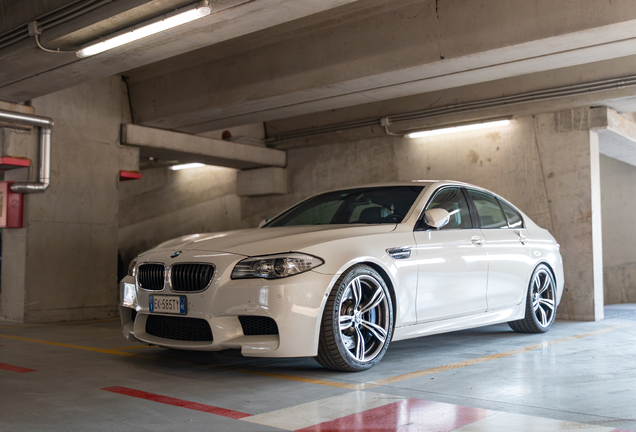 BMW M5 F10 2011