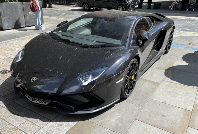 Lamborghini Aventador S LP740-4