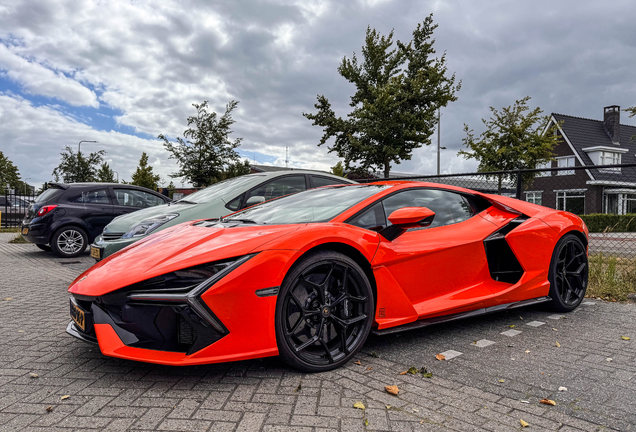 Lamborghini Revuelto