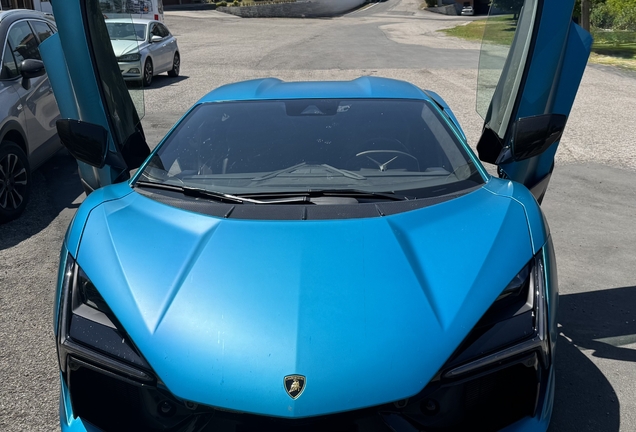Lamborghini Revuelto
