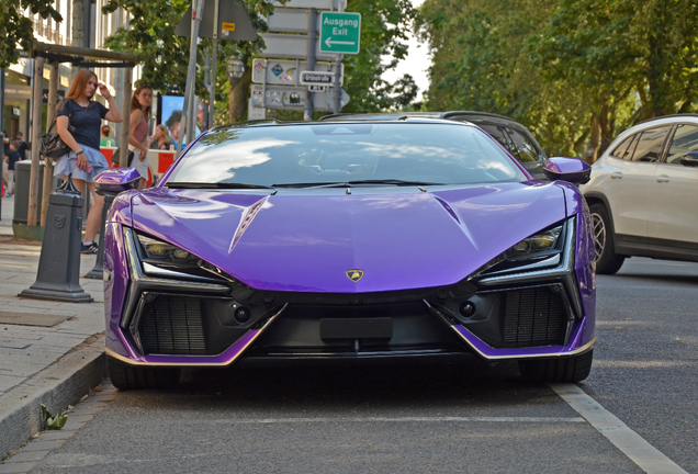 Lamborghini Revuelto