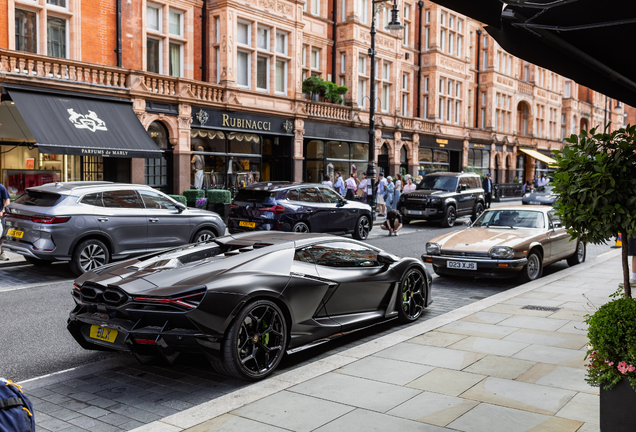 Lamborghini Revuelto