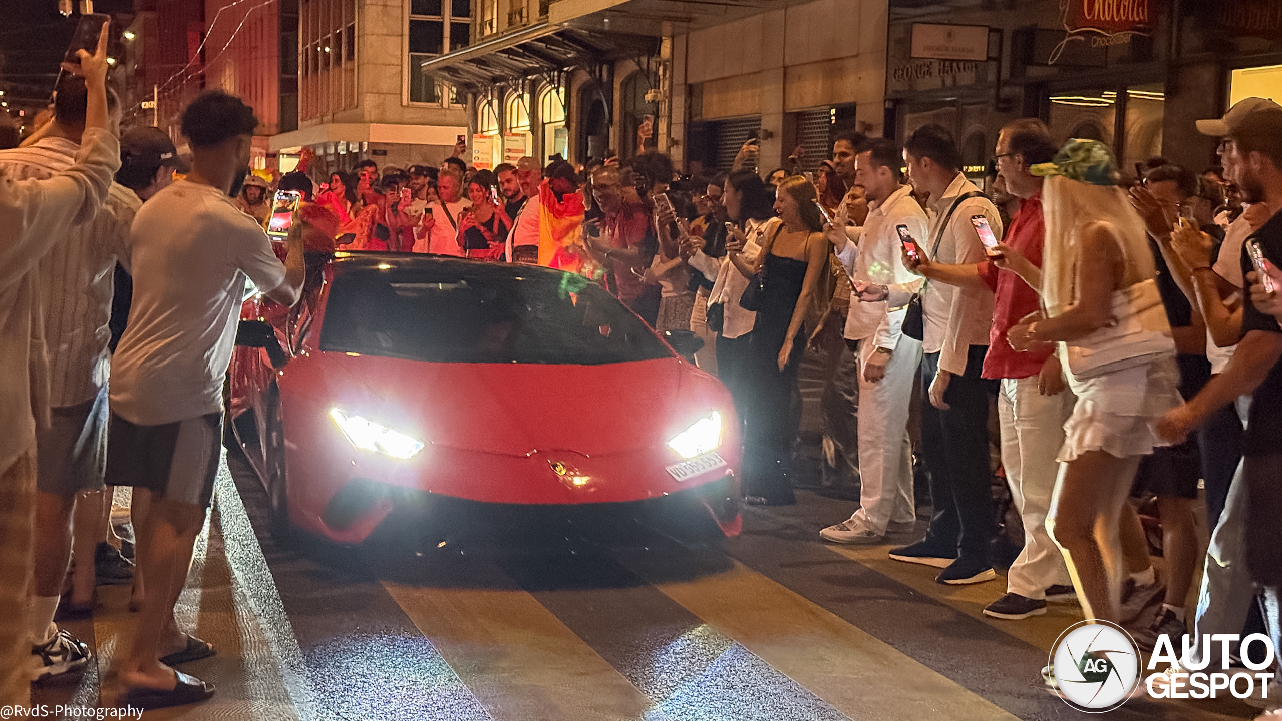 Spaanse supporters overspoelen Genève na verdiende overwinning op Argentinië
