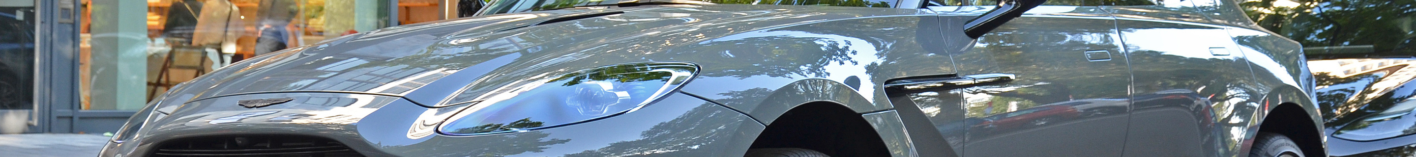 Aston Martin DBX707