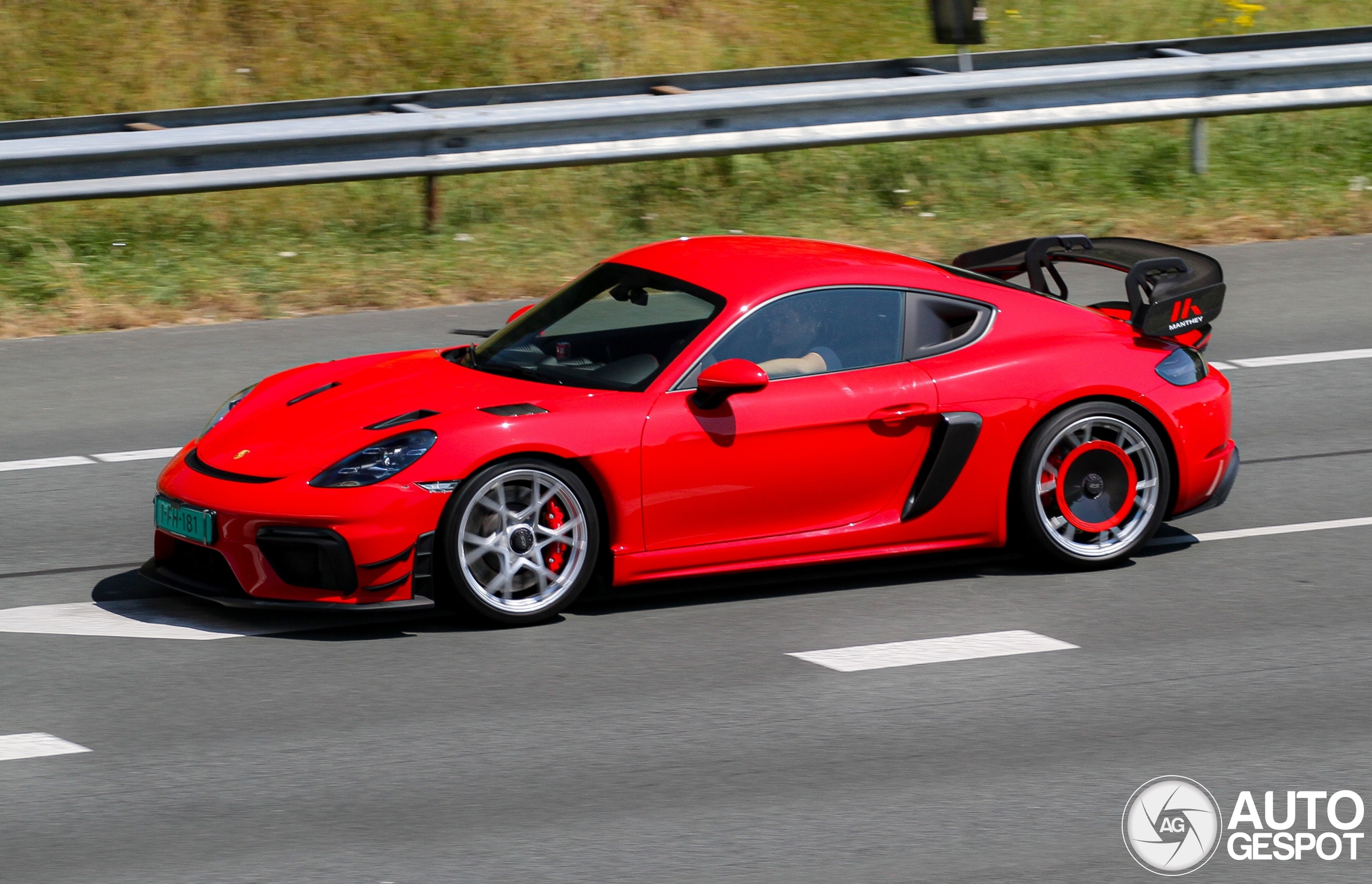 Porsche 718 Cayman GT4 RS Manthey Racing