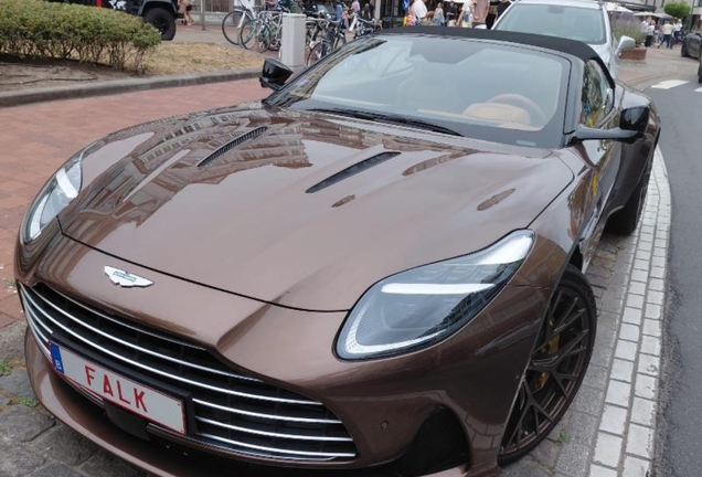 Aston Martin DB12 Volante