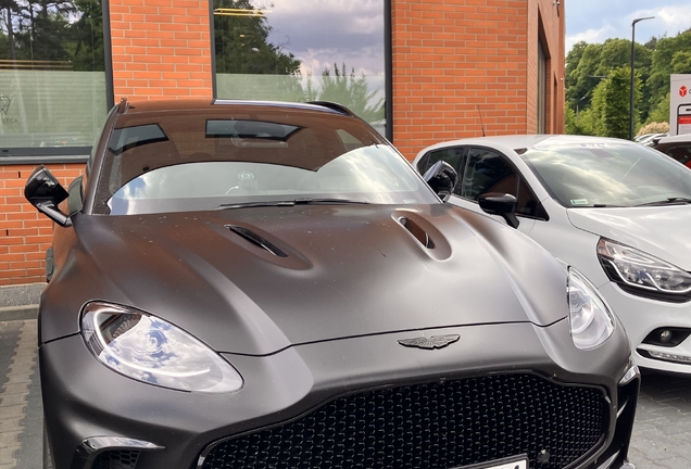 Aston Martin DBX S