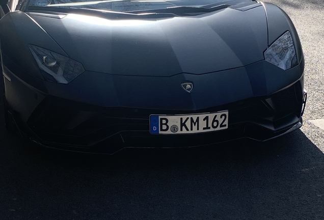 Lamborghini Aventador S LP740-4 Roadster Mansory