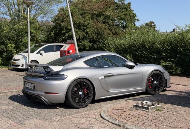 Porsche 718 Cayman GT4