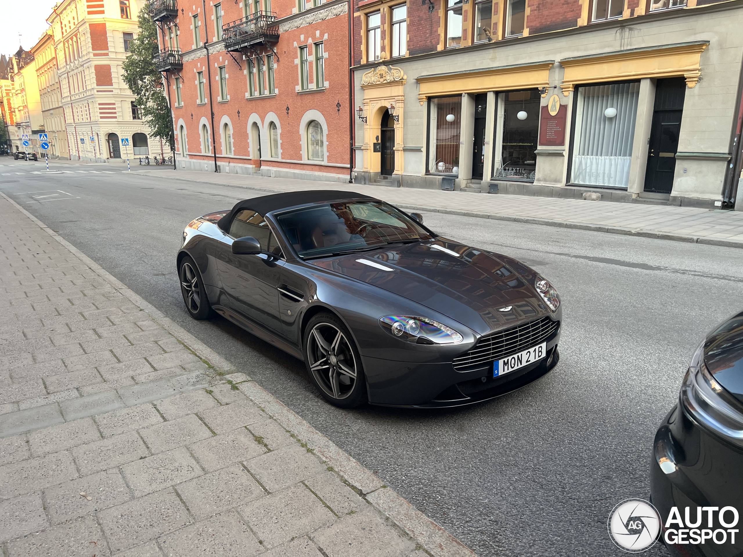 Aston Martin V8 Vantage GTS Roadster