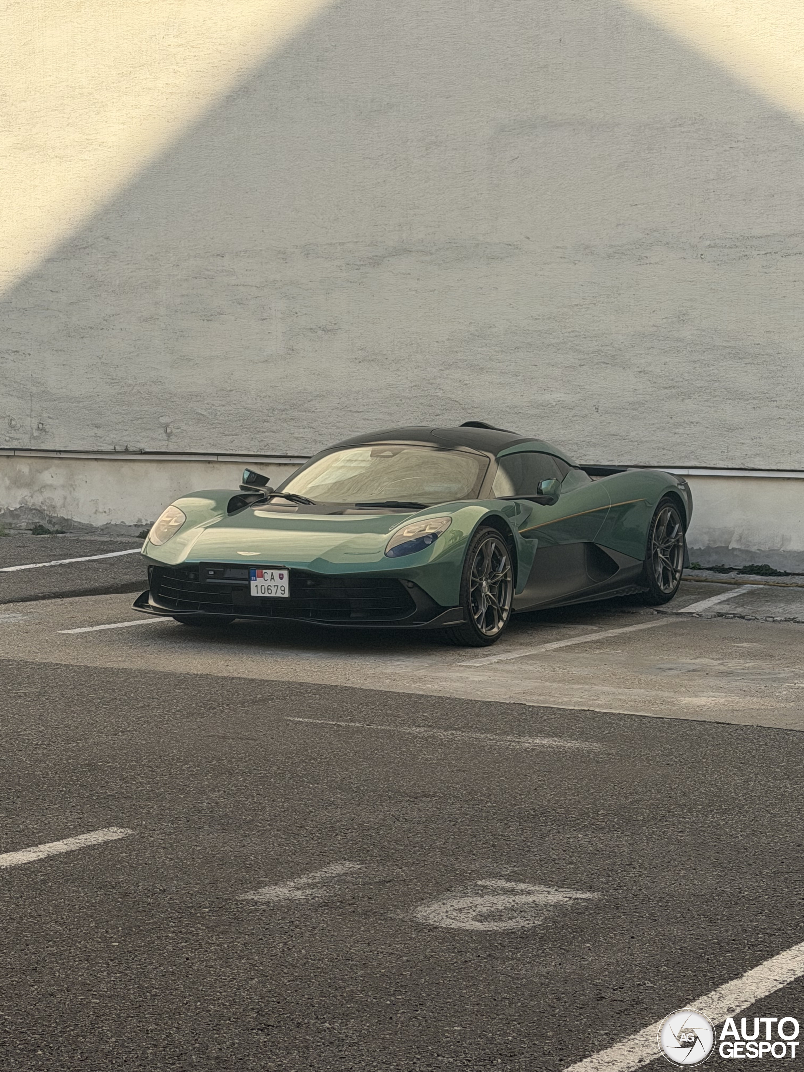 Aston Martin Valhalla