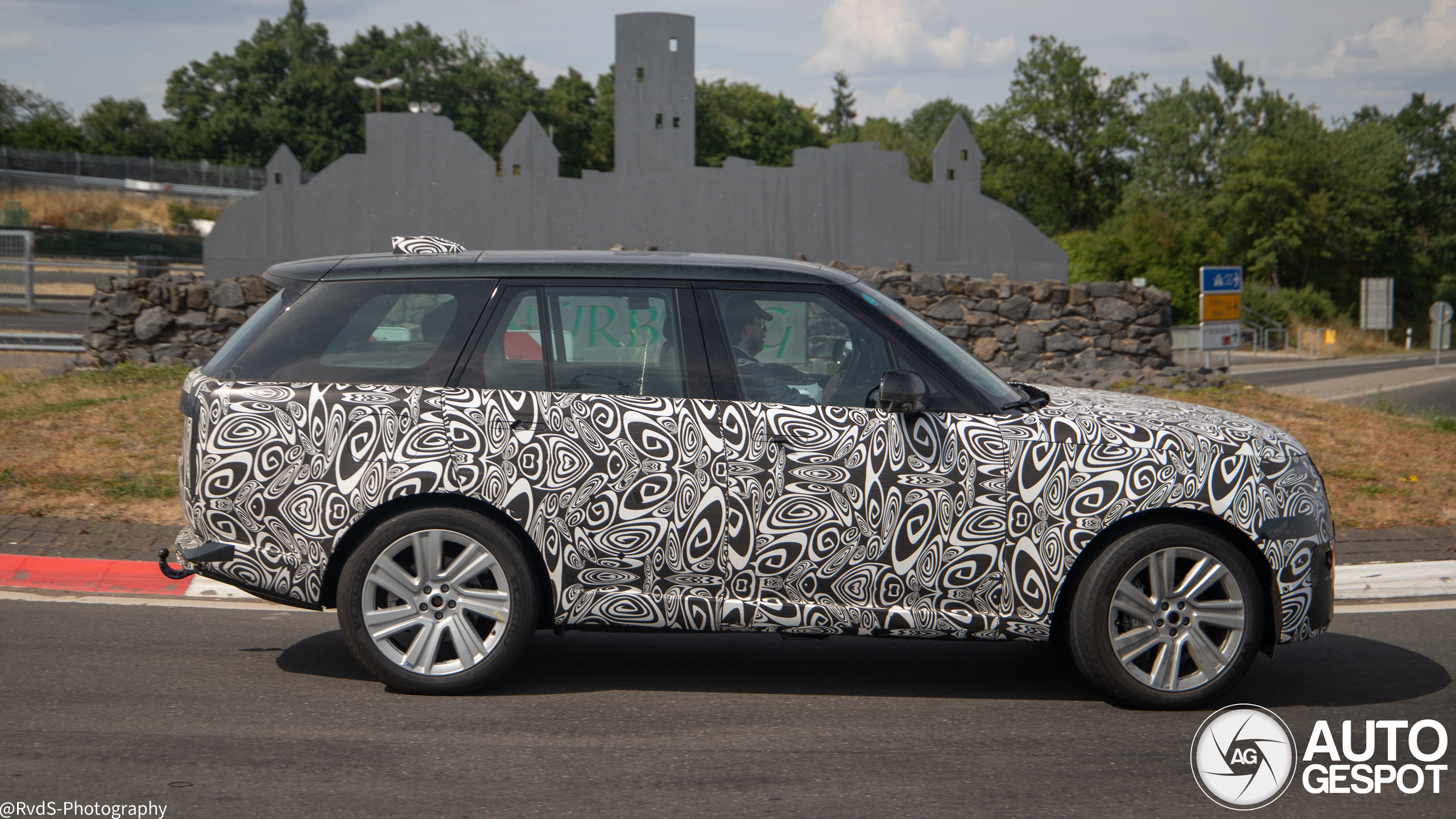 Land rover range rover 2027