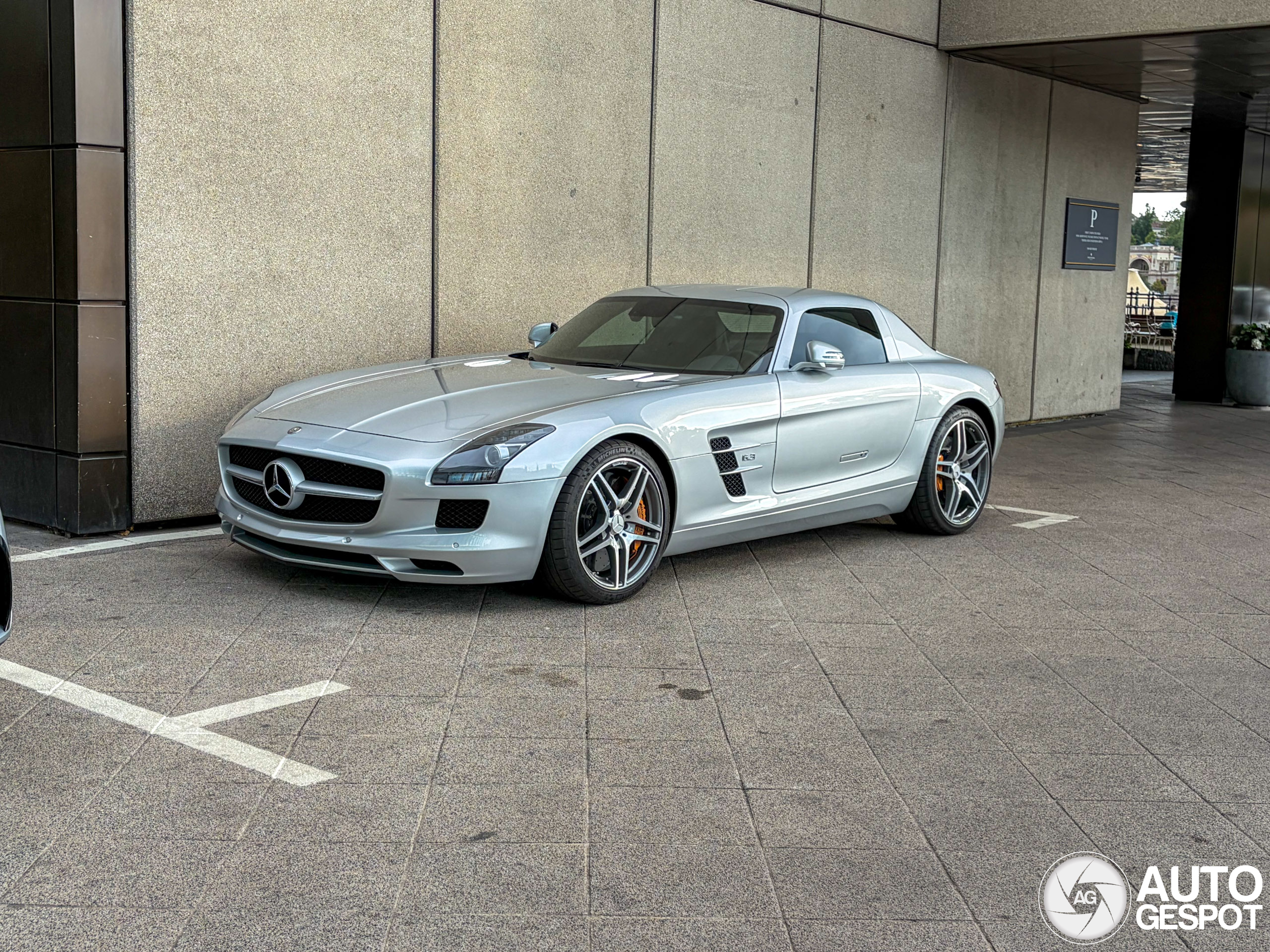 Mercedes-Benz SLS AMG