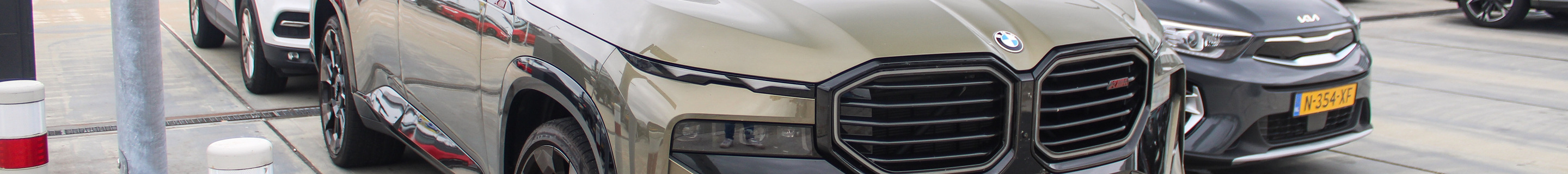 BMW XM G09 Label Red