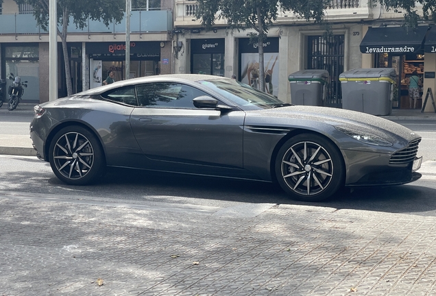 Aston Martin DB12