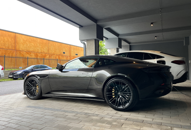 Aston Martin DB12