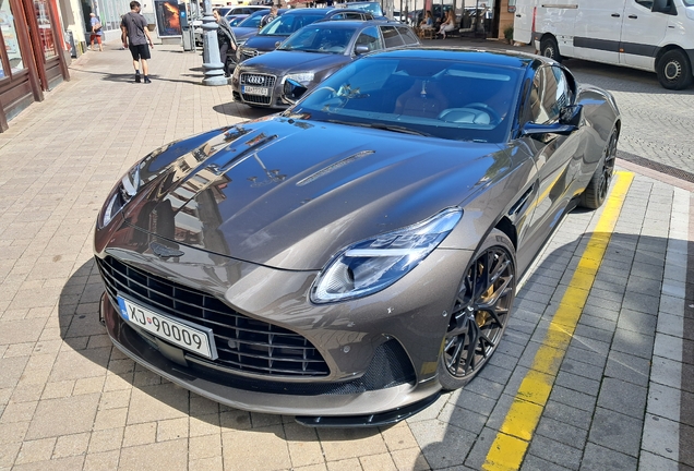 Aston Martin DB12