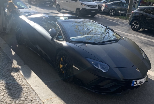 Lamborghini Aventador S LP740-4 Roadster Mansory