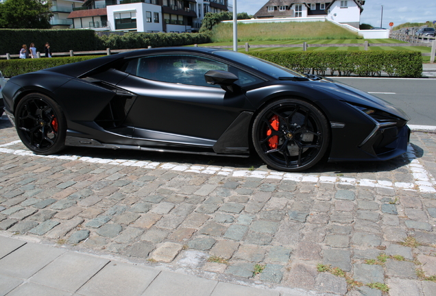 Lamborghini Revuelto