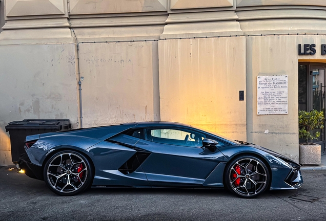 Lamborghini Revuelto