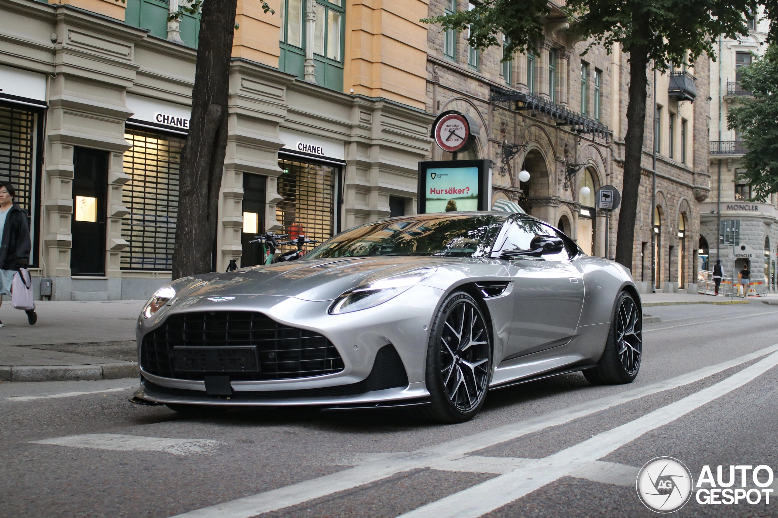 Aston Martin DB12