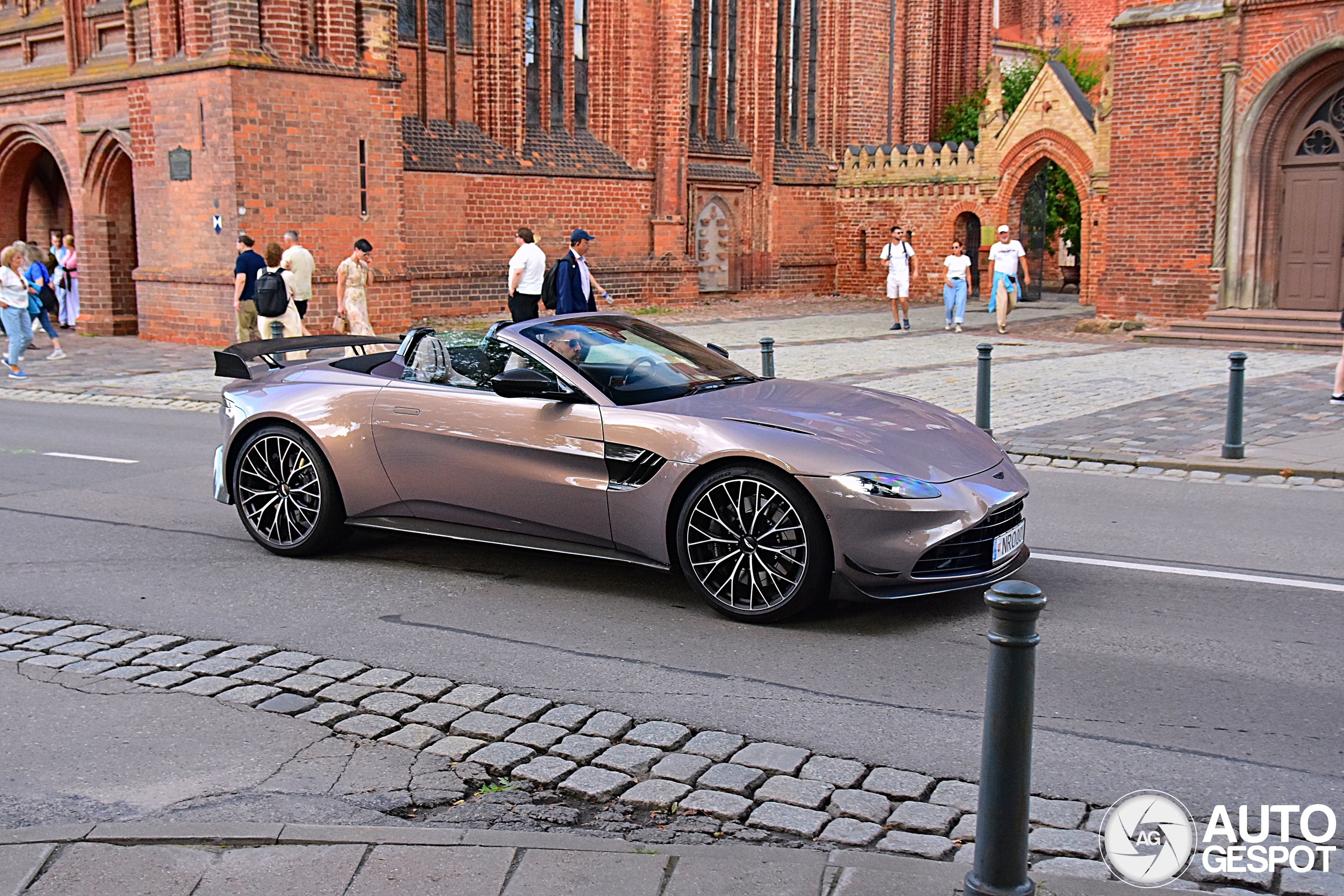 Aston Martin V8 Vantage Formula 1 Edition Roadster