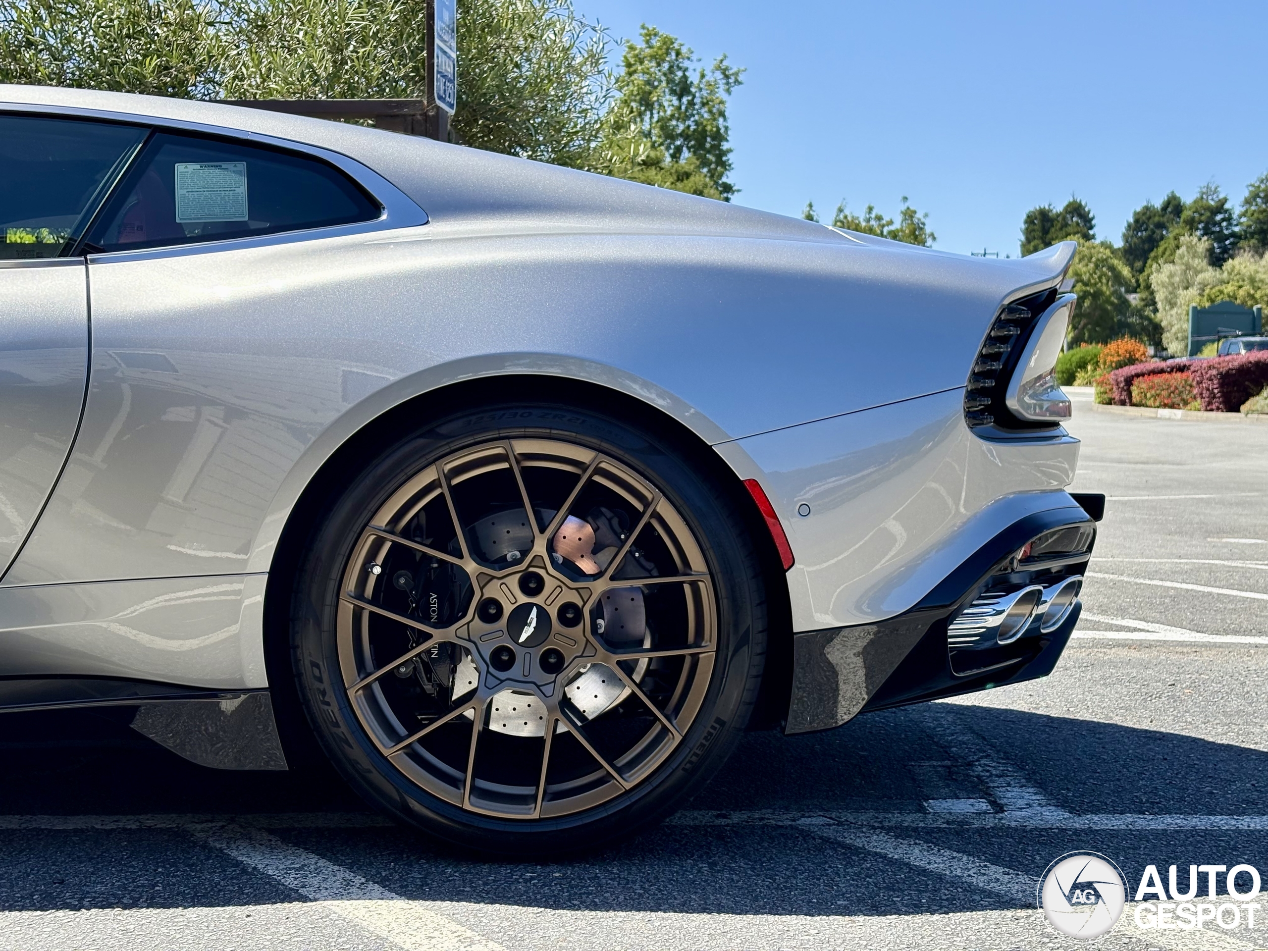 Aston Martin Vanquish 2025