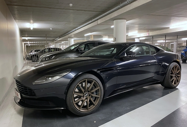 Aston Martin DB11 V8