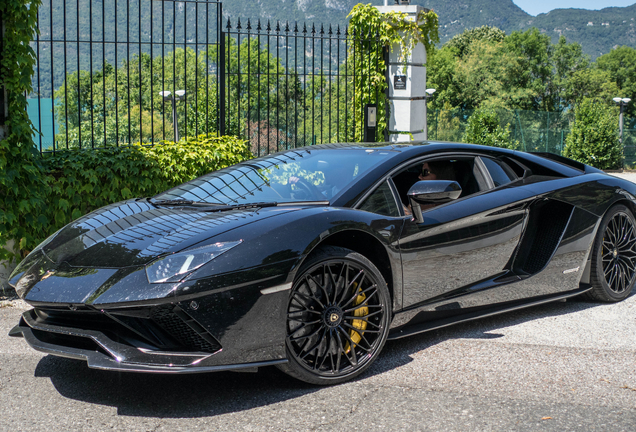 Lamborghini Aventador S LP740-4