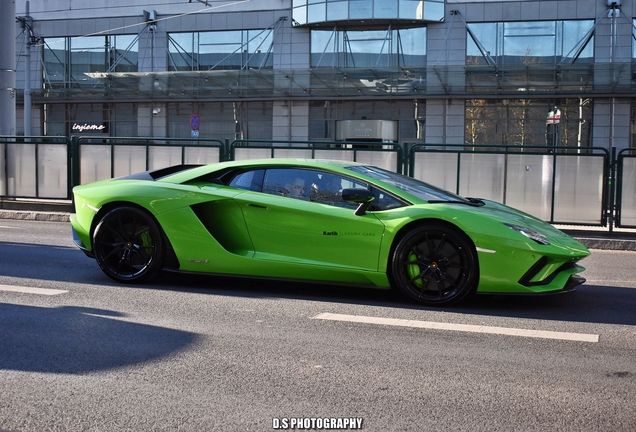 Lamborghini Aventador S LP740-4