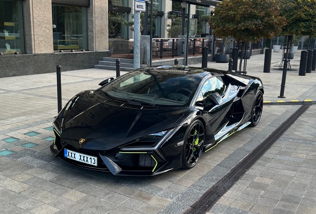 Lamborghini Revuelto