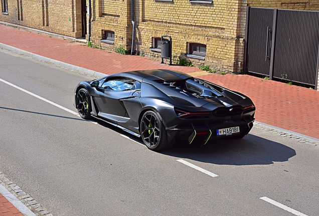 Lamborghini Revuelto