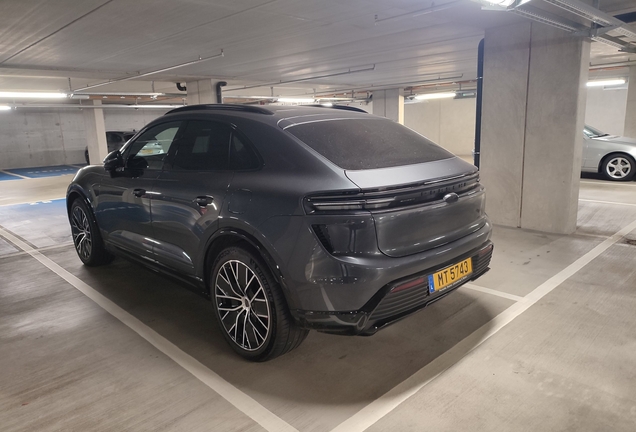 Porsche Macan EV Turbo