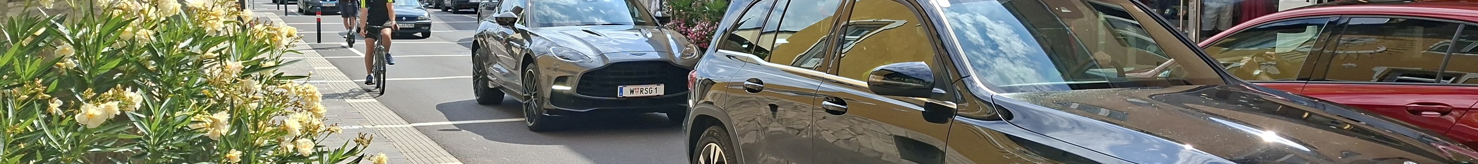 Aston Martin DBX