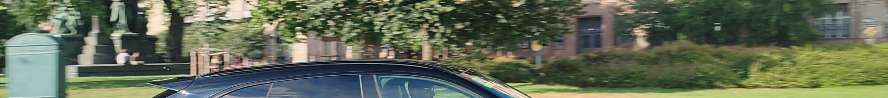 Aston Martin DBX S
