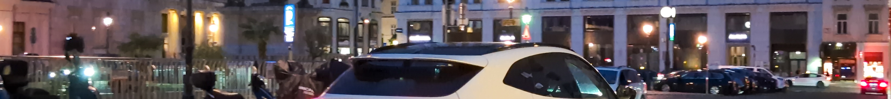 Aston Martin DBX707