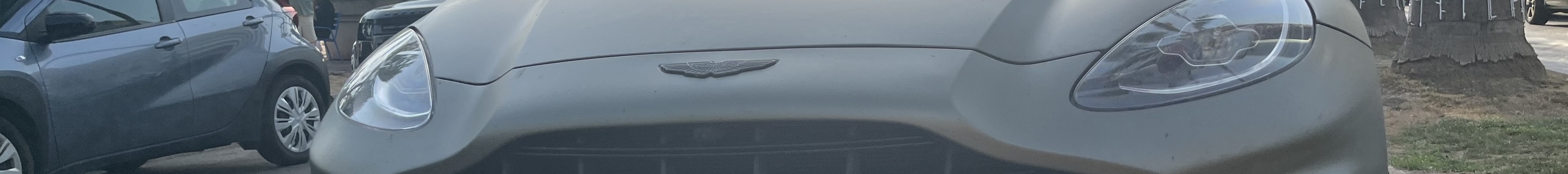 Aston Martin DBX707