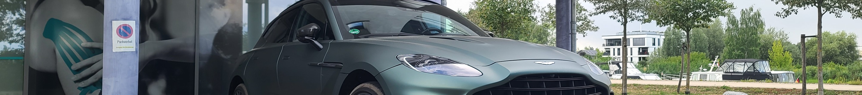 Aston Martin DBX707