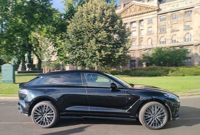 Aston Martin DBX S