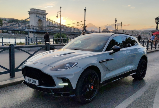 Aston Martin DBX S