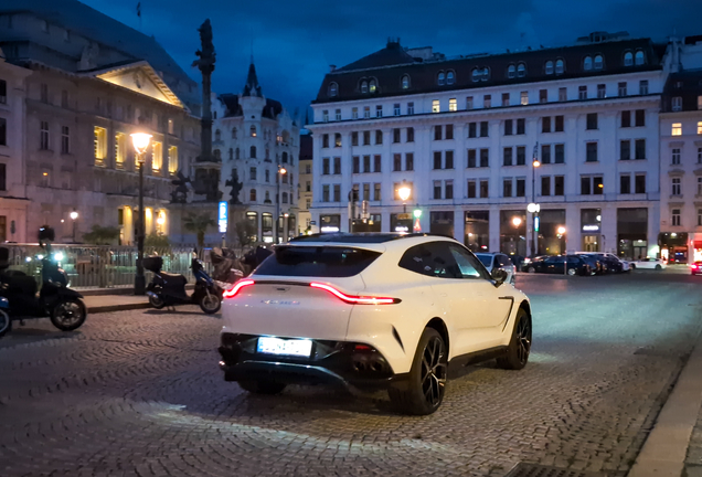 Aston Martin DBX707
