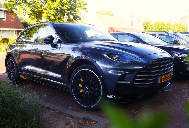 Aston Martin DBX707