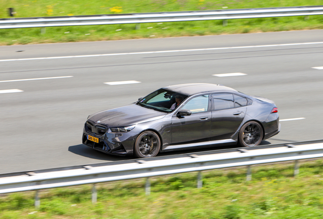 BMW M5 G90