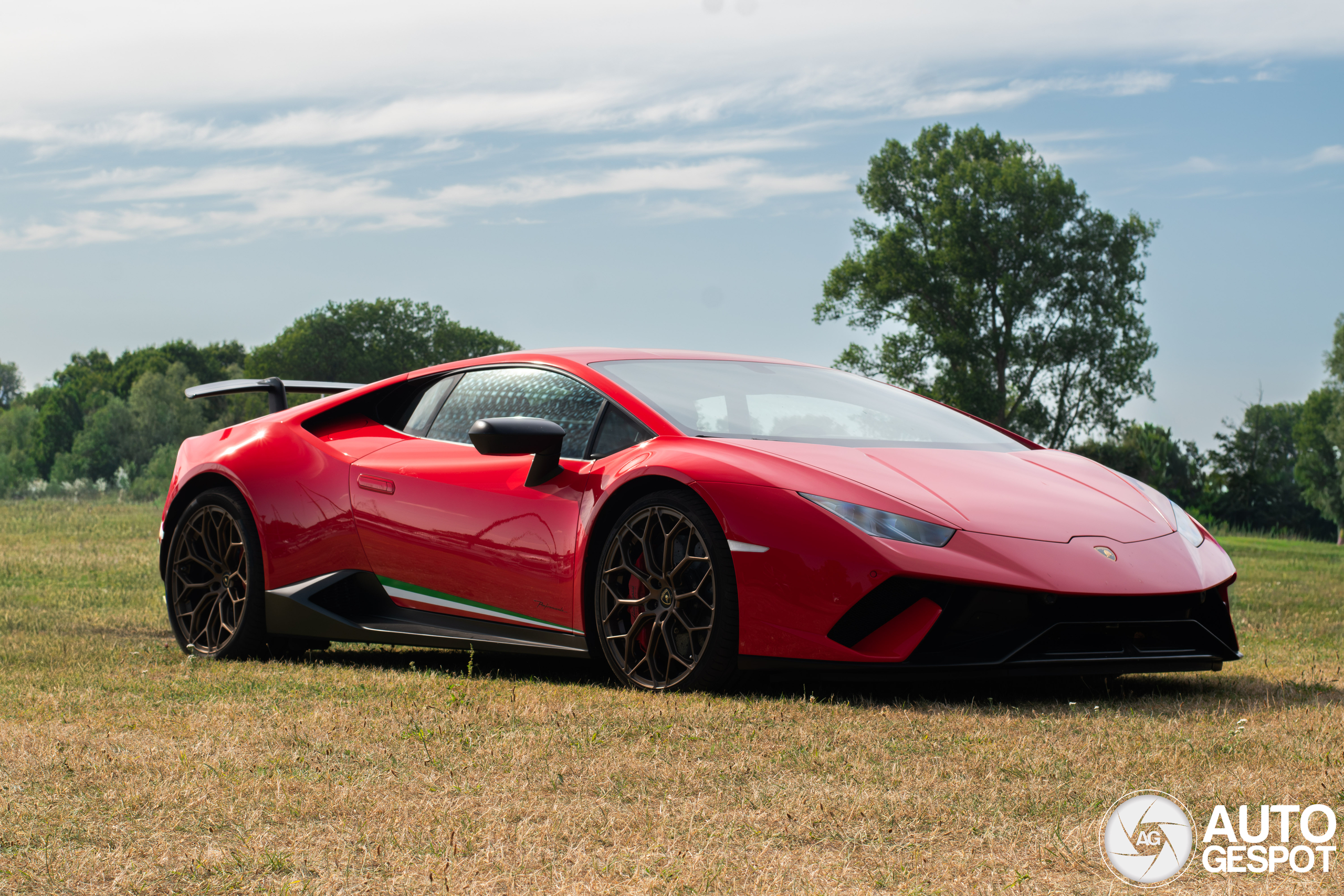 Van de camping naar de jachthaven: Lamborghini Huracán Performante gespot in Cuijk