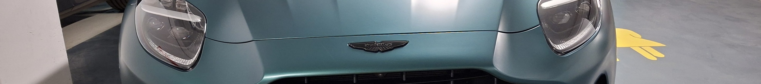 Aston Martin DB12