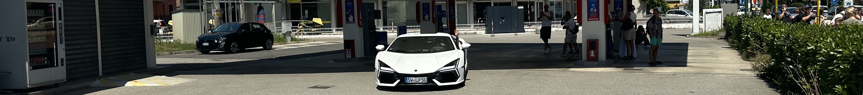 Lamborghini Revuelto