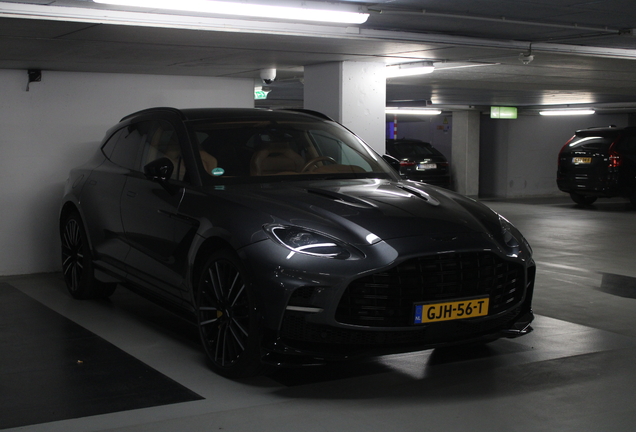 Aston Martin DBX707